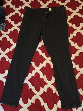 H&M Black Skinny Jeans - Sleek Slim Fit